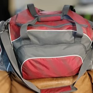 Holloway Duffel bag, gray & dark red, detachable shoulder strap.